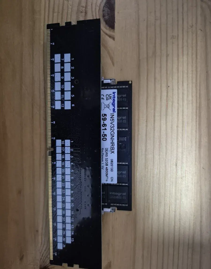 RAM DDR5 32GB 4800MHz SO-DIMM s DIMM adaptérem