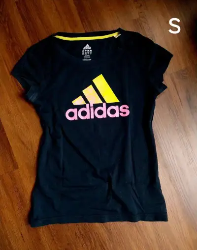 Krásné tričko Adidas a tričko Quiksilver :)