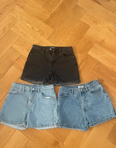 3x džínové kraťasy Sinsay vel 36 za 300 Kč