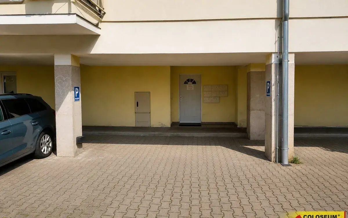 Brno - Šlapanice, pronájem polokrytého parkovacího stání, 60