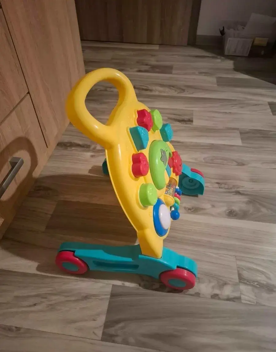 Dětské chodítko s aktivity