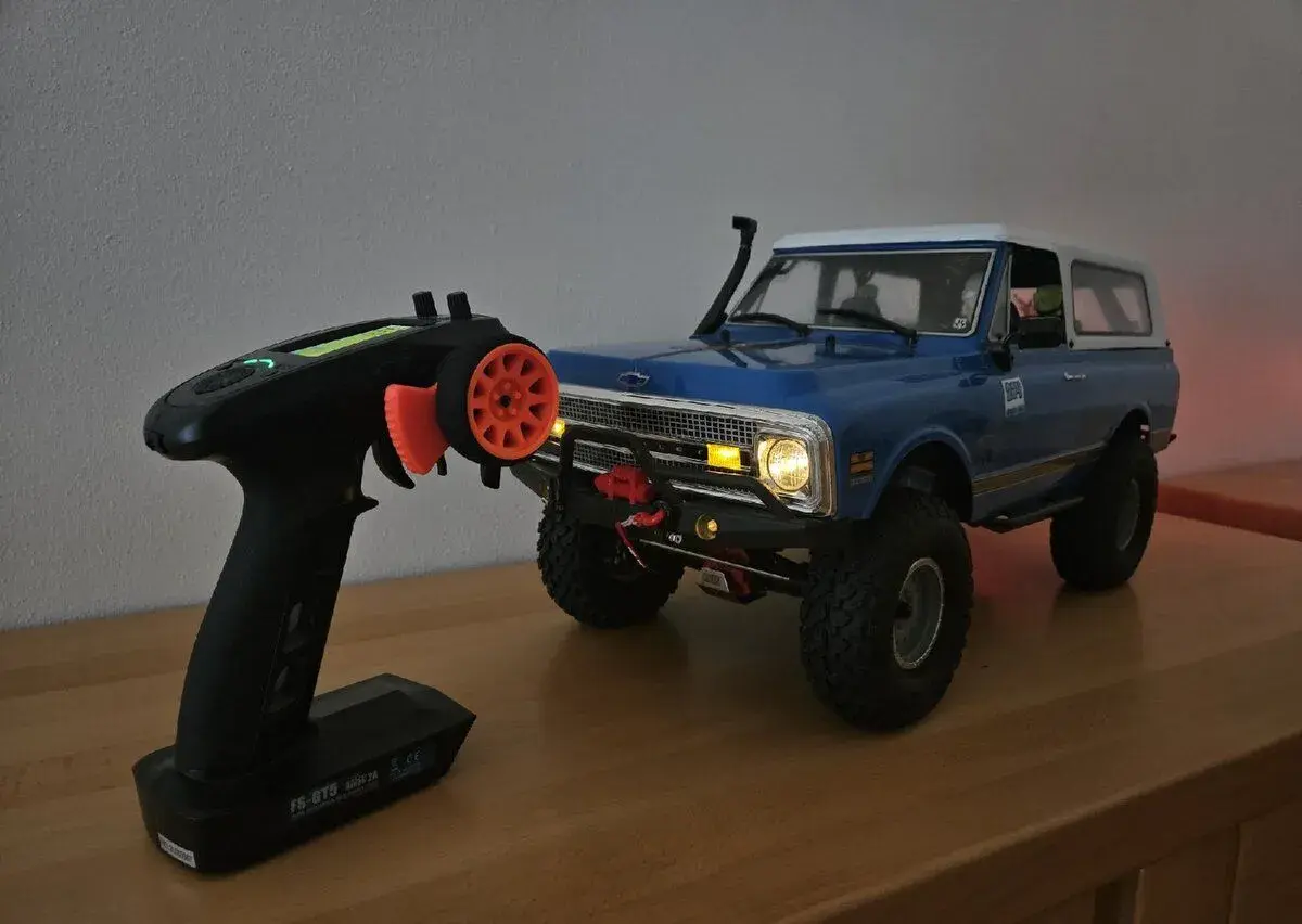 Chevrolet K5 Blazer 1/10 – Nadupaný crawler