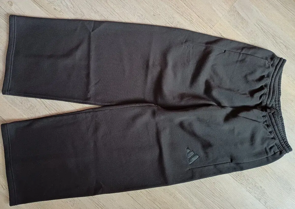 Adidas nové široké tepláky vel. M