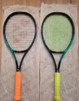 Yonex VCORE PRO100, hmotnost 300 g