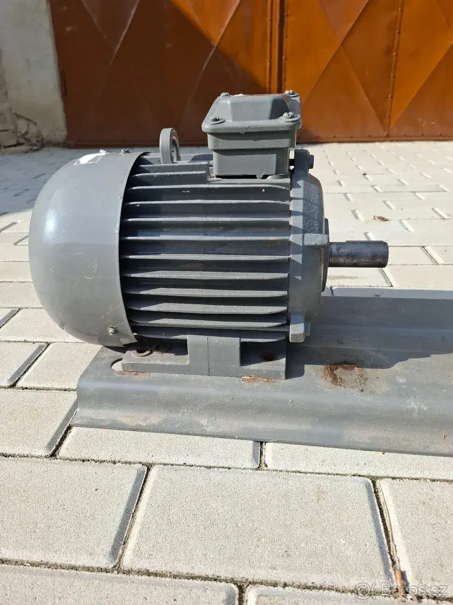 Nepoužitý Elektromotor 400 v, 2.2 kw