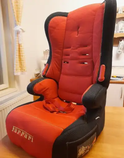 Autosedačka Ferrari červená