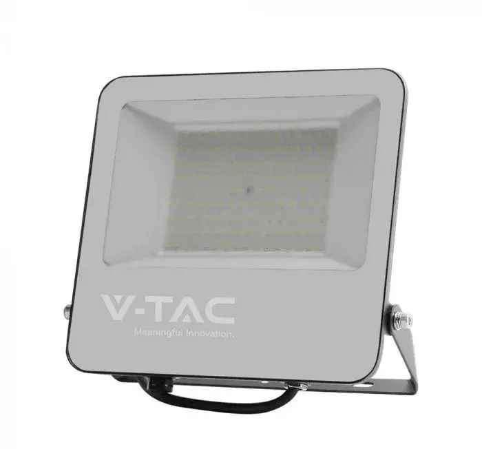 LED reflektor s velikou účinností a svítivostí 16000 lm.