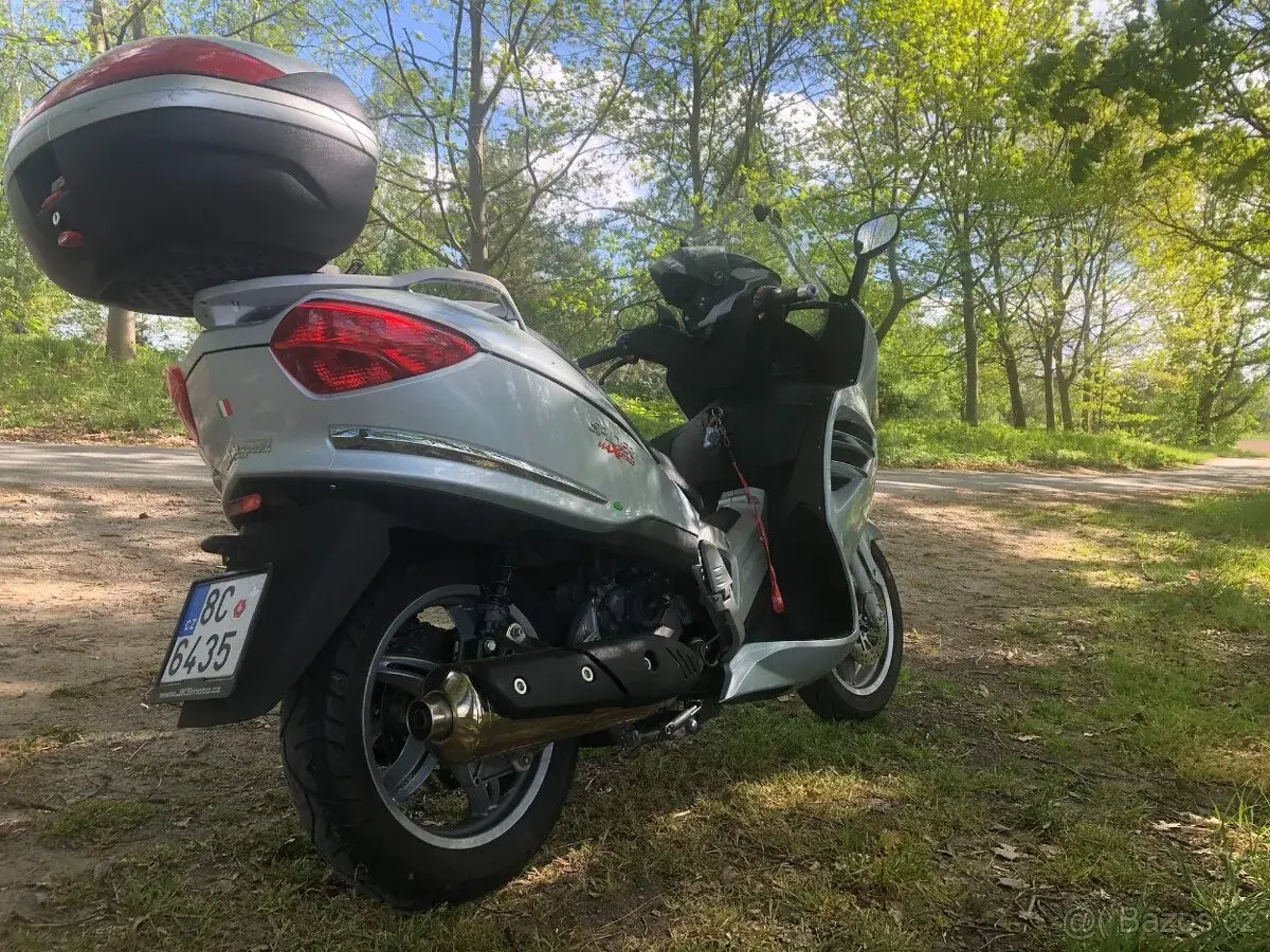 Malaguti Spidermax 500 GT - maxiskútr