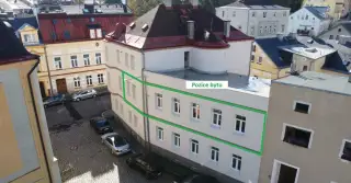 Pronájem atyp. bytu 2+1, cca 85 m2, s vl. vytápěním. JBC.
