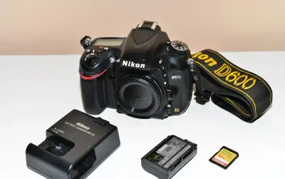 Nikon D600 + příslušenství