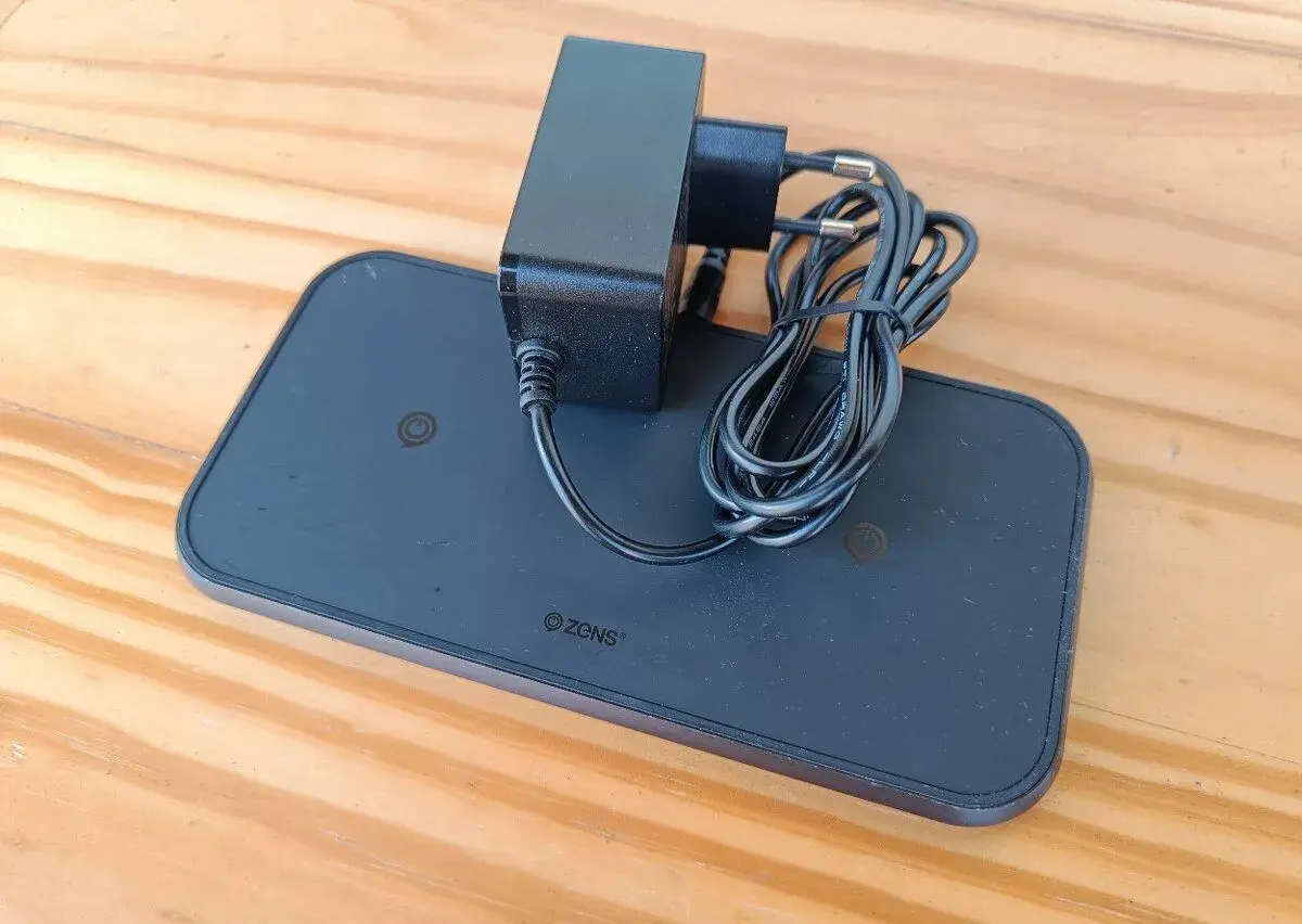ZENS dual bezdrátová nabíječka 2x10w