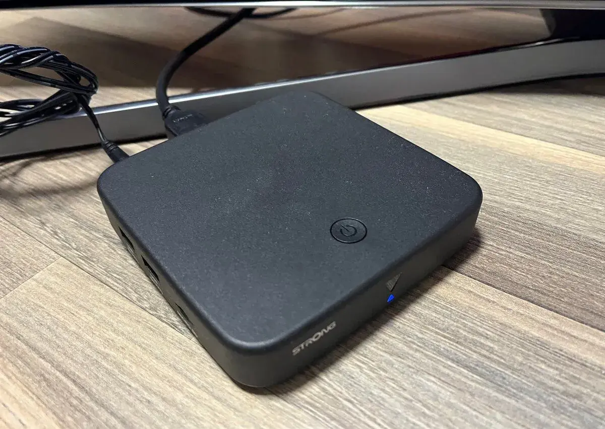 Multimediální centrum STRONG SRT420 Android TV s DVB-T2