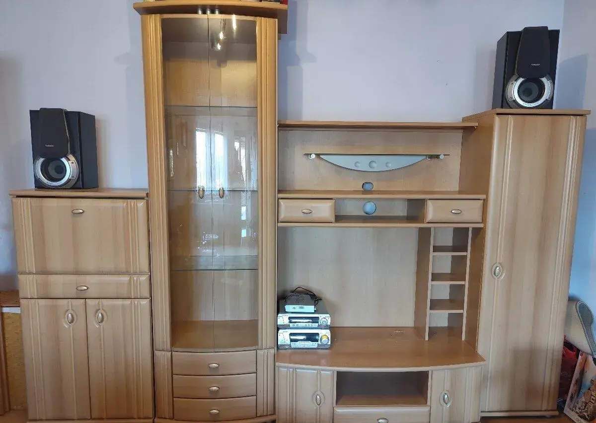 Masivní stěnu do obývacího pokoje