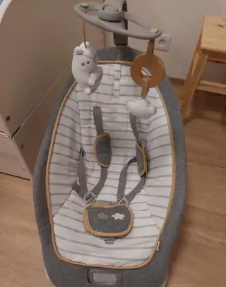 Houpátko INGENUITY vibrující s melodií Boutique 0m+ do 18kg