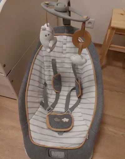 Houpátko INGENUITY vibrující s melodií Boutique 0m+ do 18kg