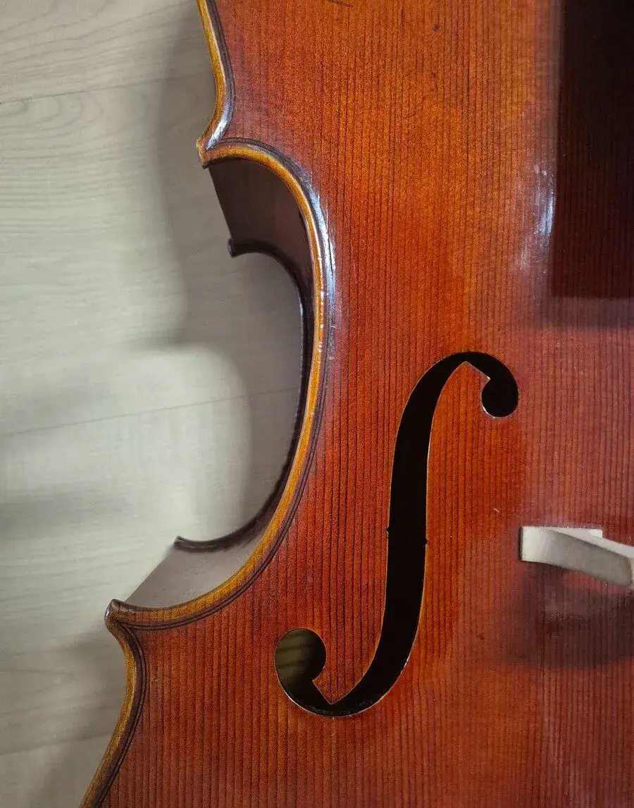 Nadherne italske violoncello