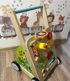 Dřevěné interaktivní chodítko
