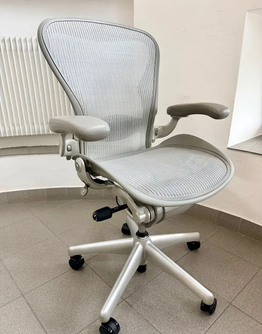 kancelářská židle Herman Miller Aeron Mineral