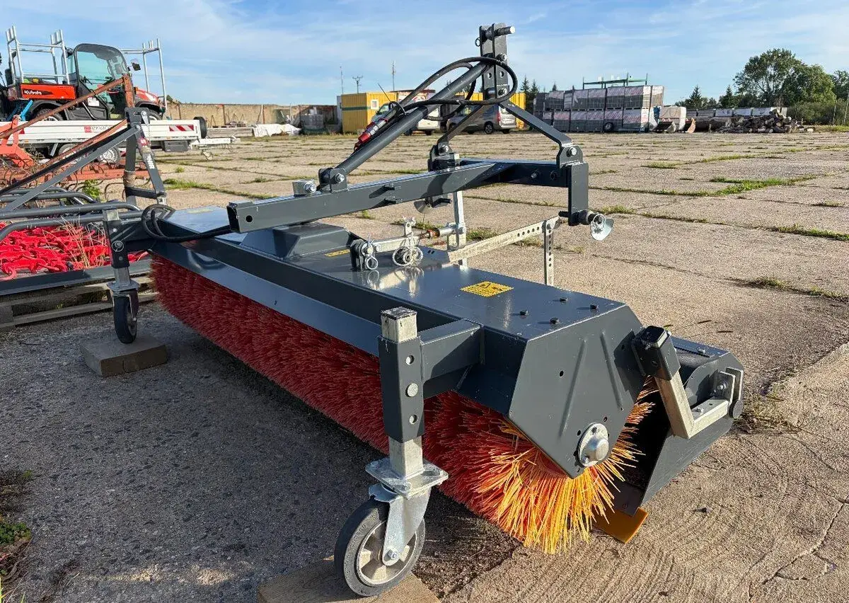 Zametací koště za traktor