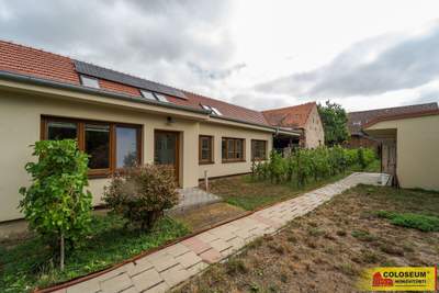 Šumice, RD Šumice 6+1+kk, pozemek 1.205 m2, 2 garáže, stodol