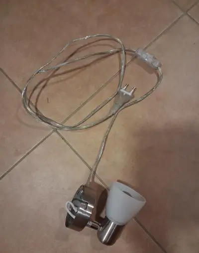 Lampička na zeď
