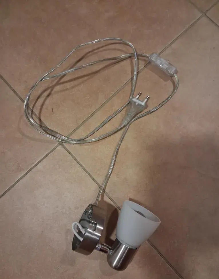 Lampička na zeď