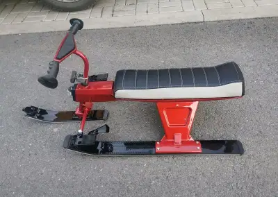Tento zrenovovany skibob cuk a gek