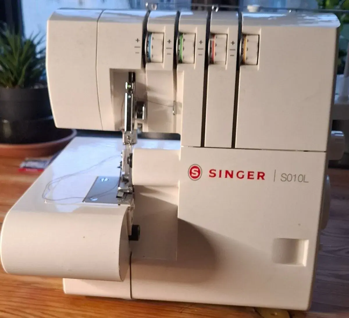 Overlock Singer S010L