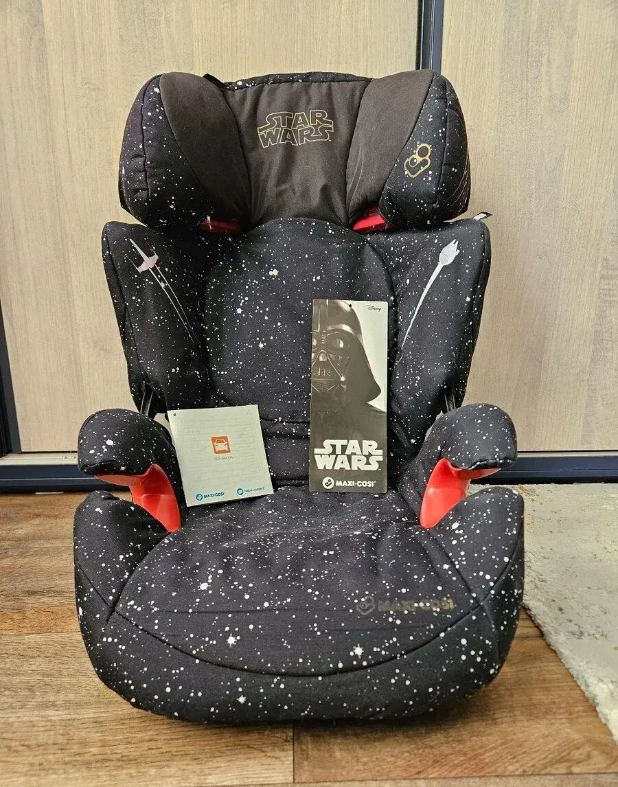 Autosedačku Maxi-Cosi+podložku pod autosedačku Osann.
