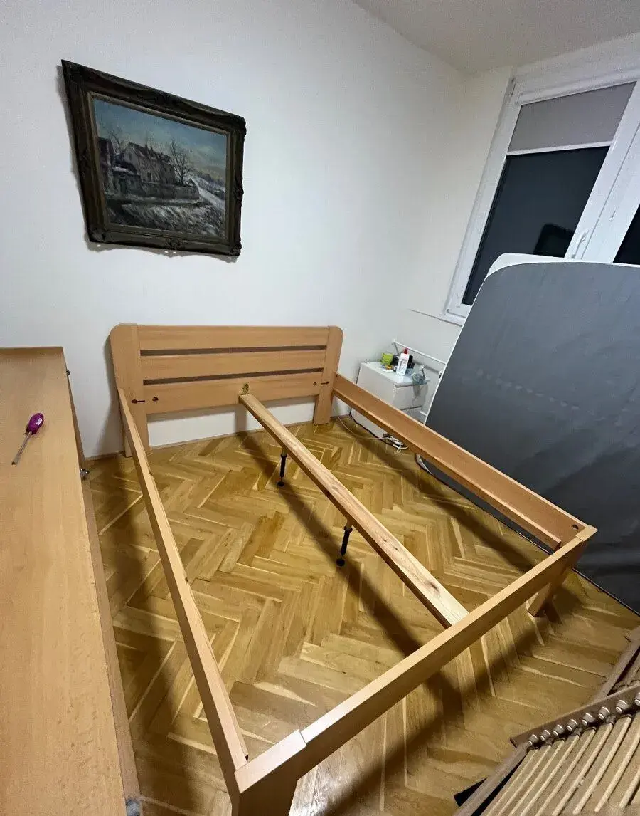 Dřevěná postel 160x200 s šuplíkem a rošty