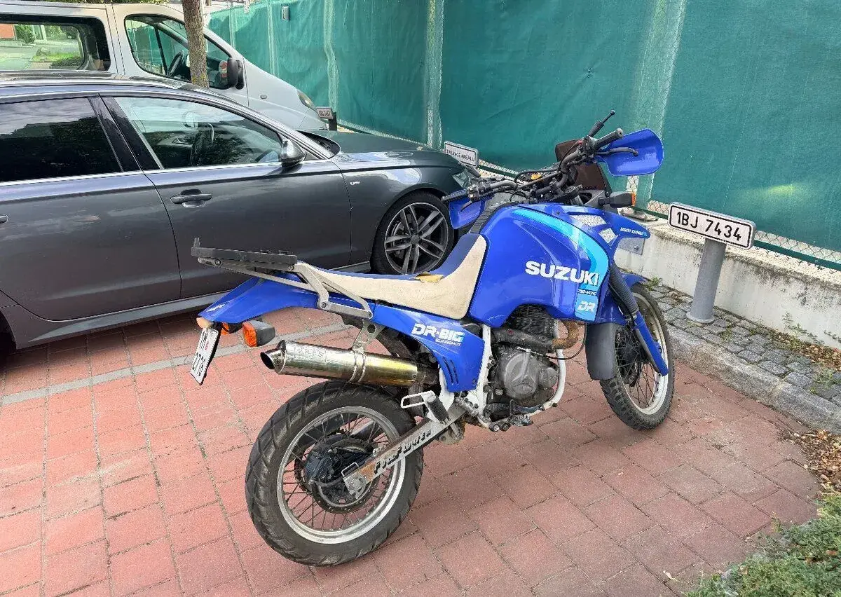 Suzuki DR 750 BIG
