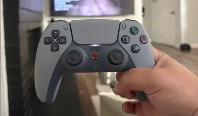 LIMITOVANÁ EDICE PlayStation 5 DualSense - 30th Anniversary