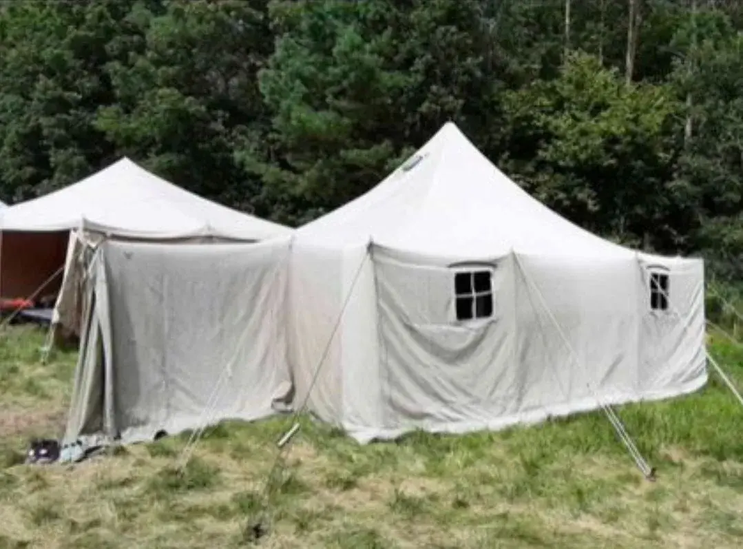 Vojenské stany, 5x5m a 5x10m, zimní vložka, okenice.