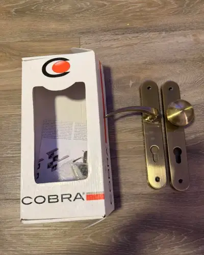 Nové dveřní kování COBRA Milena PZ 72 mm – levé (klika/koule