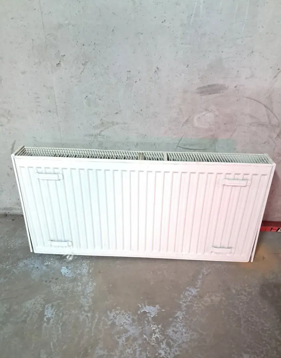 DESKOVÝ RADIÁTOR KLASIK 22x500x1000 a 22x600x600