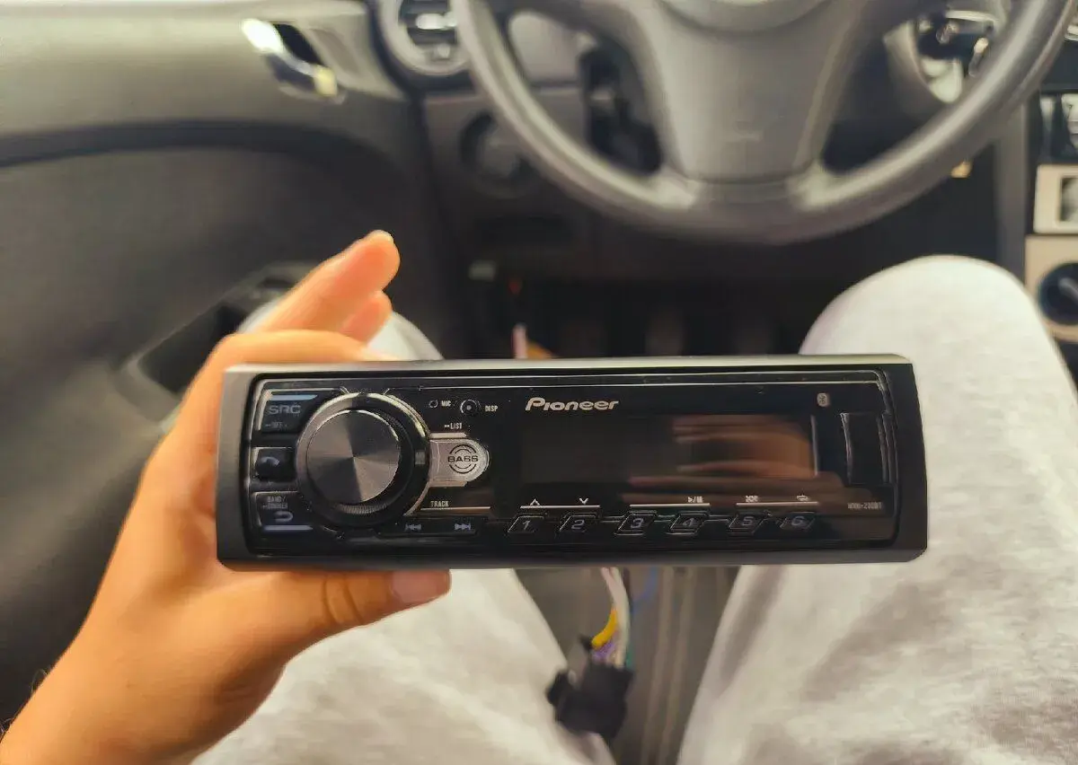 Pioneer MVH- 230BT