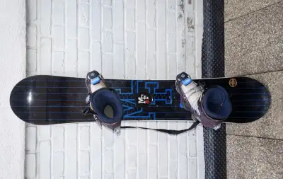 Snowboard 152 cm Nitro + boty 42 + vázání, v bezvadném stavu