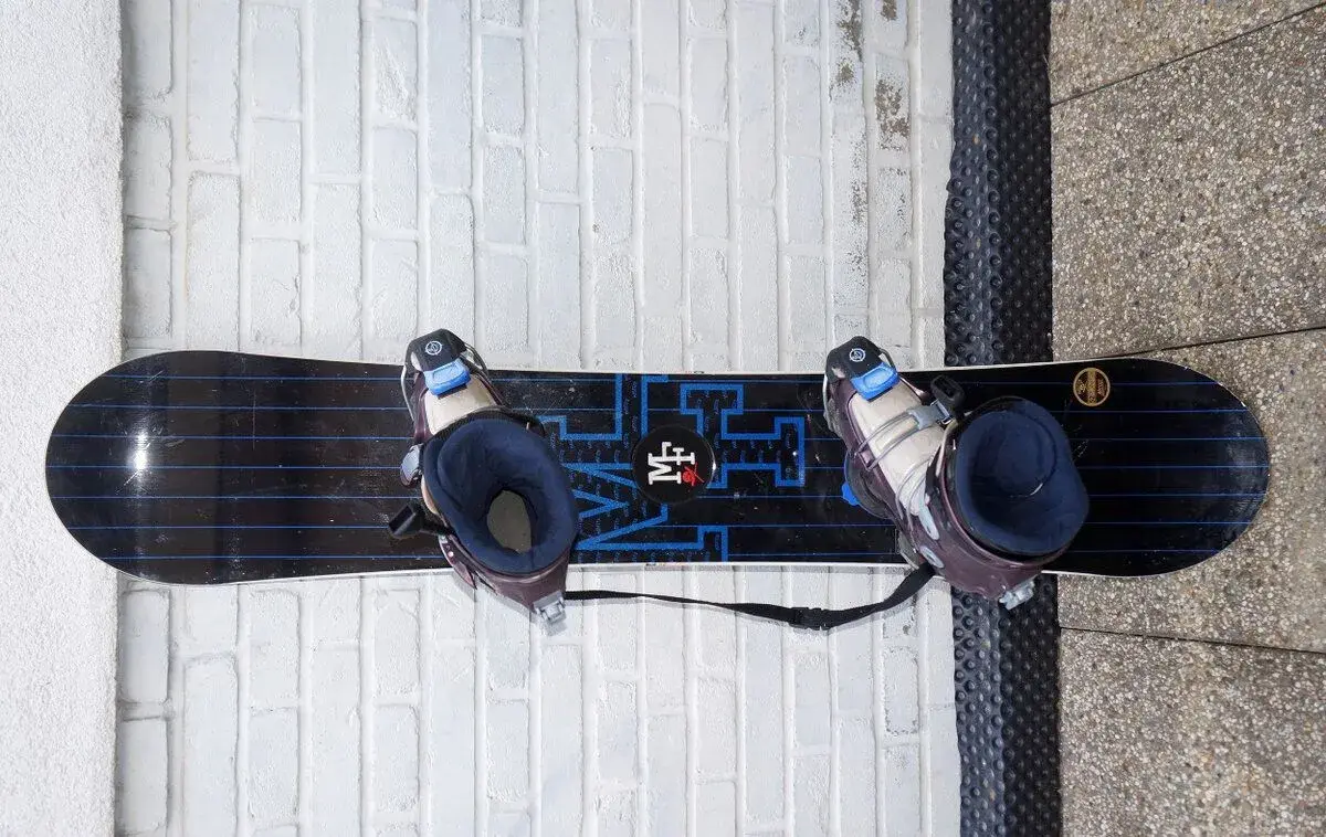 Snowboard 152 cm Nitro + boty 42 + vázání, v bezvadném stavu