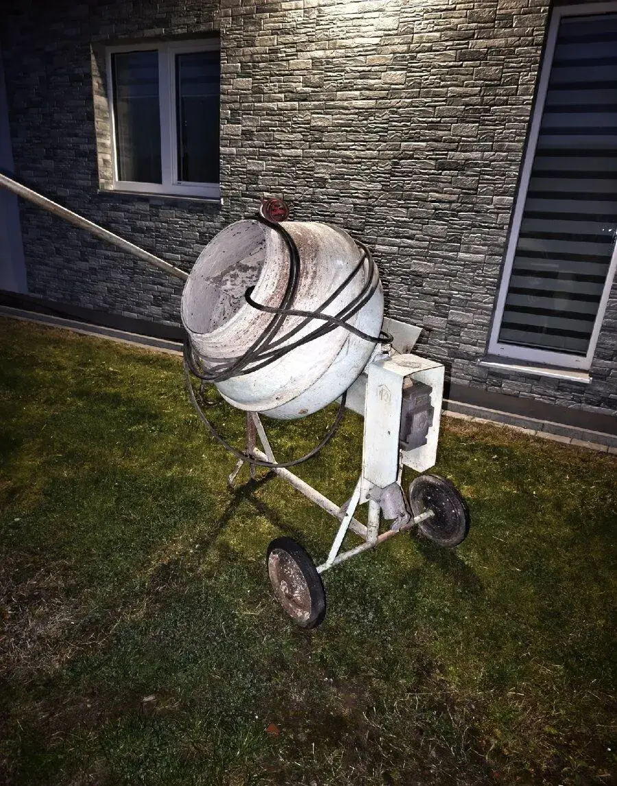 Stavební míchačka na 380 V – motor MEZ Mohelnice 0,75 kW