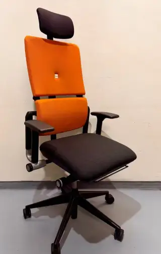 kancelářské křeslo Steelcase Please s podhlavníkem