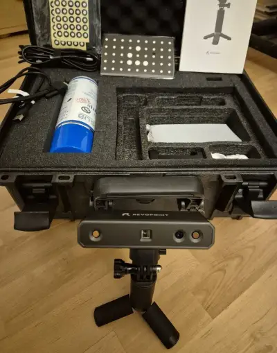 Revopoint Mini s příslušenstvím
