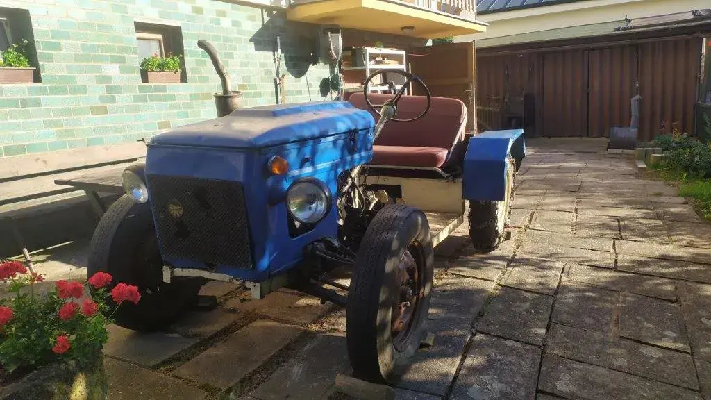 Malotraktor domácí výroby Škoda 1203