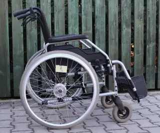 001-Mechanický invalidní vozík Meyra.