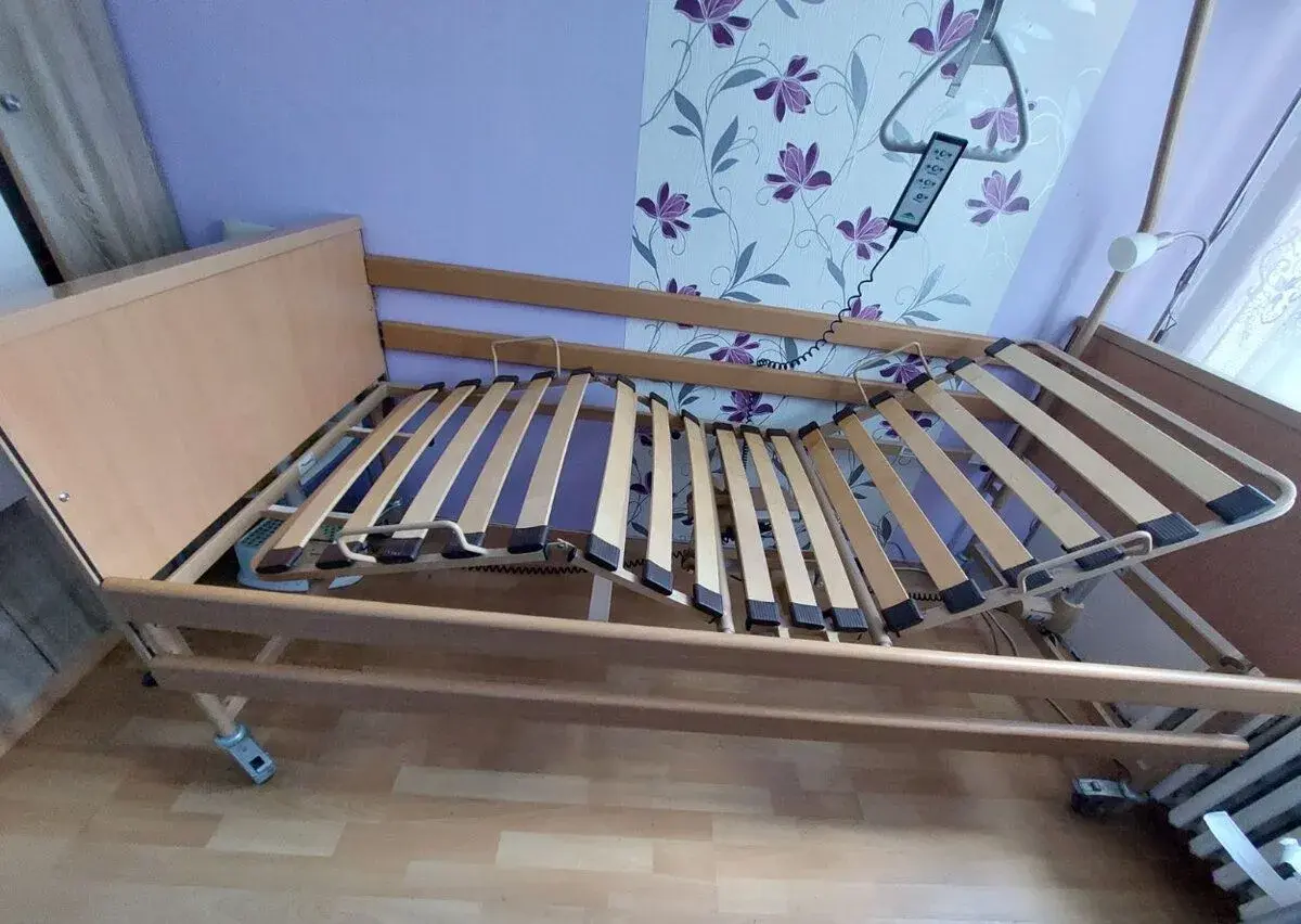 Zdravotní elektrická polohovací postel pro seniory