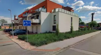 Pronájem bytu 2+kk s balkonem a parkovacím stáním – Hradec K
