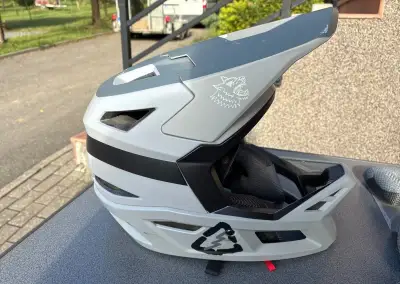Přilba Leatt DBX 4.0