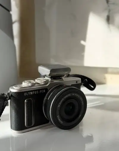 Olympus PEN E-PL8 + objektiv 14–42 mm