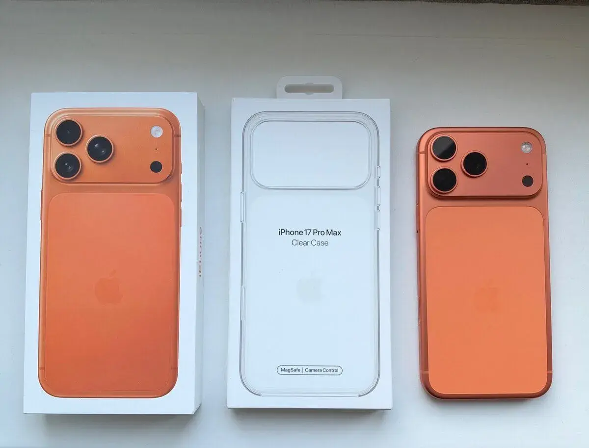 iPhone 17 Pro Max Cosmic Orange