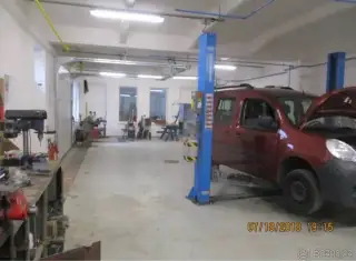 Dílna/auto-pneu servis s bydlením
