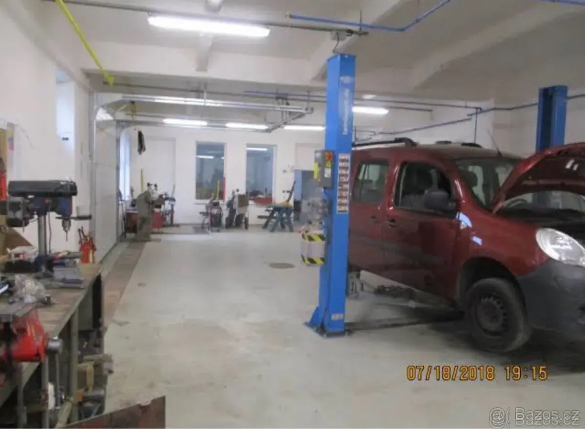 Dílna/auto-pneu servis s bydlením
